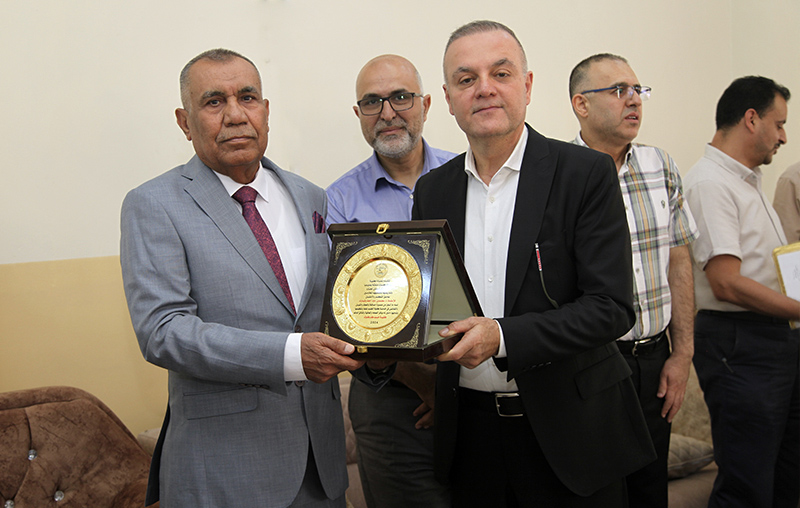 عميد كلية الطب ...