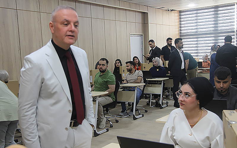 كلية الطب تجري الامتحان التقويمي التجريبي لطلبة المرحلة السادسة