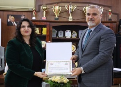 عميد كلية التمريض يهنّئ تدريسية لحصولها على براءة اختراع