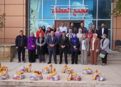 كلية التمريض توزّع سلات غذائية على طلبتها