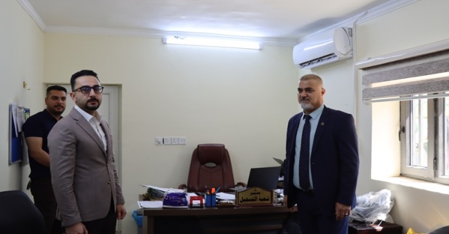 عميد كلية التمريض يتفقد شعبة التسجيل