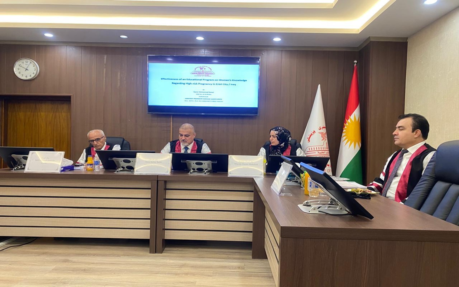 السيد عميد كلية التمريض يترأس لجنة مناقشة رسالة ماجستير