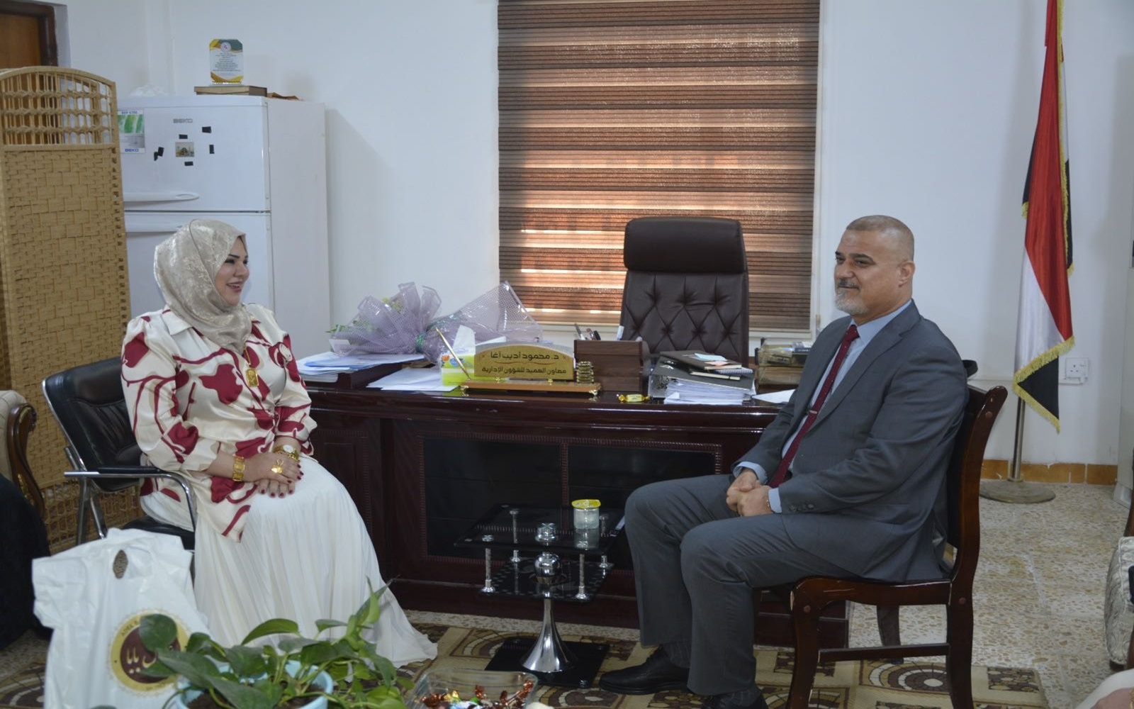 عميد كلية التمريض الاستاذ الدكتور هيوا ستار صالح يهنئ الاستاذ الدكتورة شهد عباس علي بمناسبة تسنمها منصب عميد كلية الطب البيطري