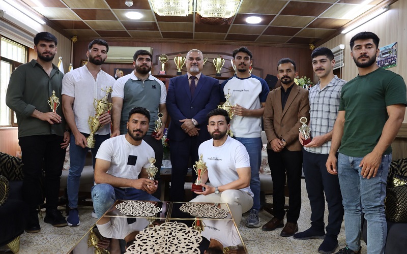 كلية التمريض تنظم اختتام بطولة لعبة ( المنضدة وكرة الطائرة و الشطرنج )