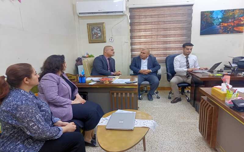 السيد عميد كلية التمريض يترأس أجتماعاً للجنة شراء كتب حديثة في كلية التمريض