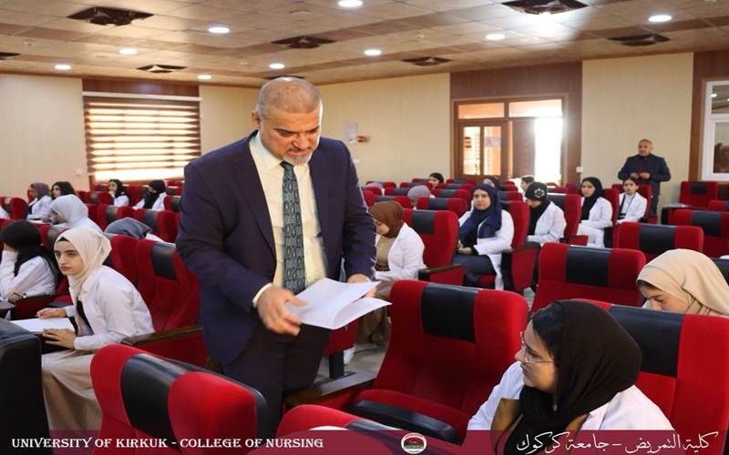 عميد كلية التمريض /جامعة كركوك يقوم بمتابعة سير الامتحانات العملية النهائية في الكلية