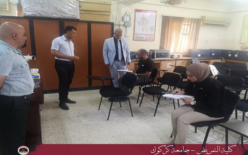 السيد عميد كلية التمريض يتفقد سير الامتحانات النهائية للدور الثاني لطلبة الدراسات العليا