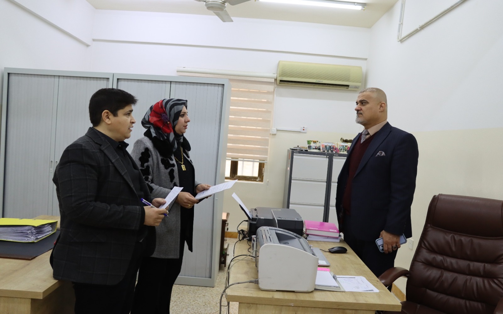 السيد عميد كلية التمريض يجري جولة تفقدية داخل اروقه الكلية 