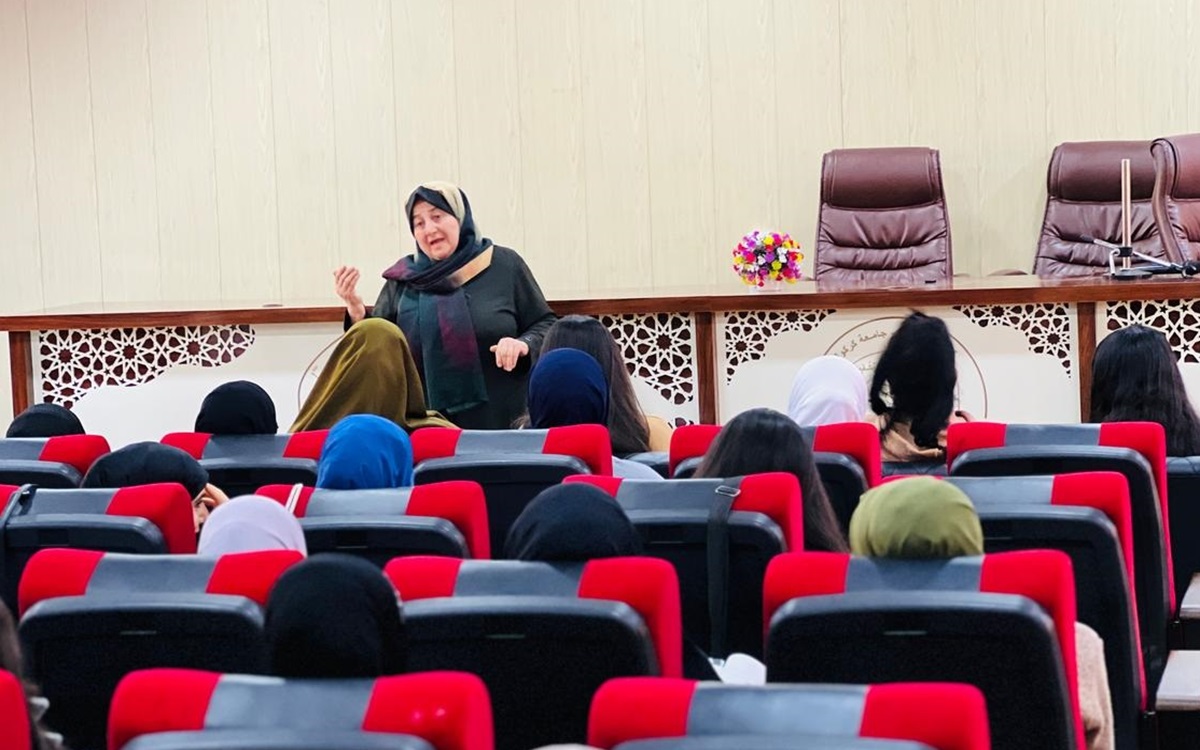 كلية التمريض تقيم محاضرة تربوية وتوعوية حول العنف الاسري