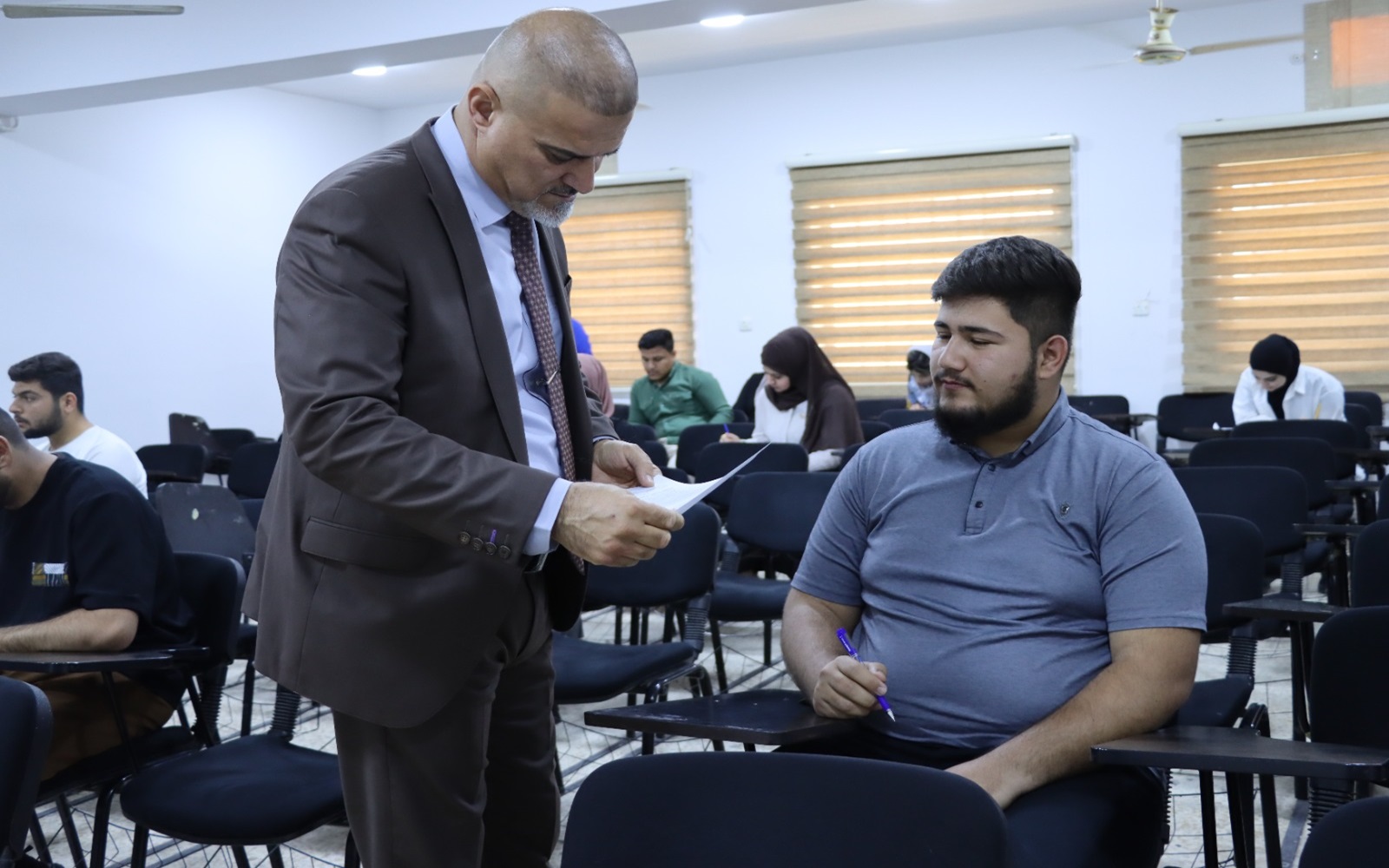 انطلاق الامتحانات النظرية – الفصلية لطلبة المرحلة الاولى ( الفصل الدراسي الثاني ) في كلية التمريض