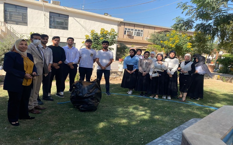 كلية التمريض تنظم حملة تطوعية لتنظيف قاعات وحدائق وأروقة الكلية