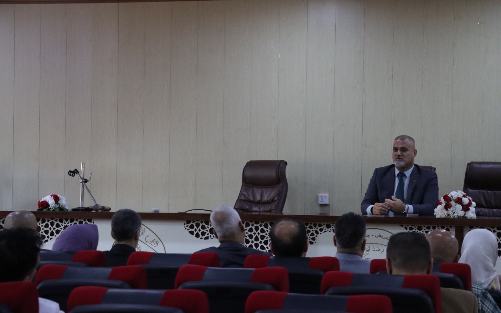 اجتماع السيد العميد مع السادة التدريسين في كلية التمريض