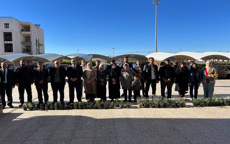 حملة تطوعية لزراعة الورود ...