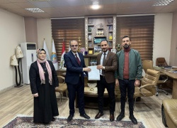 تكريم مسؤول وحدة العمل التطوعي في الكلية السيد علي عبدالهادي محمد