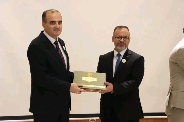 تكريم السيد العميد كلية التربية للعلوم الصرفة الأستاذ الدكتور مصطفى راجي عايد كأفضل باحث على مستوى جامعة كركوك