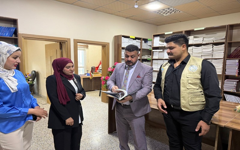 منتسبو كلية التربية للعلوم الصرفة يتبرعون بكتب لمكتبة الكلية