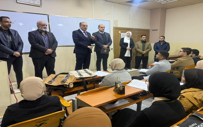 عميد كلية التربية للعلوم الصرفة يلتقي بطلبة المرحلة الأولى 2