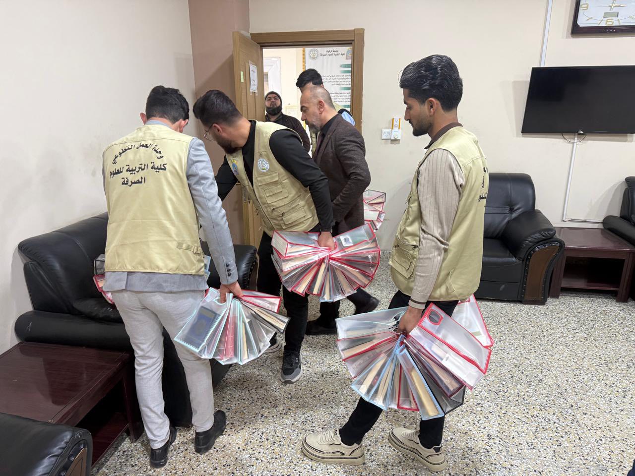 حملة توزيع المصحف والهدايا 2