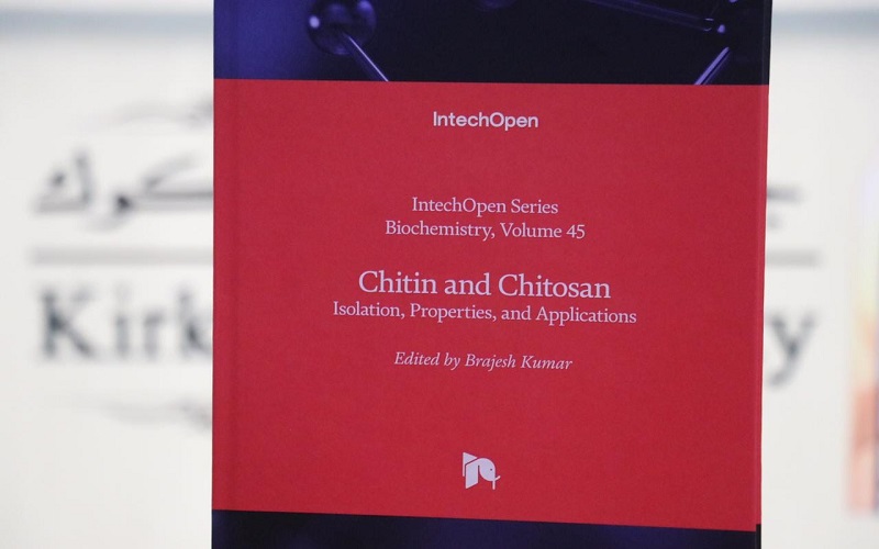 تدريسي يشارك في تأليف كتاب صادر عن دار النشر في لندن