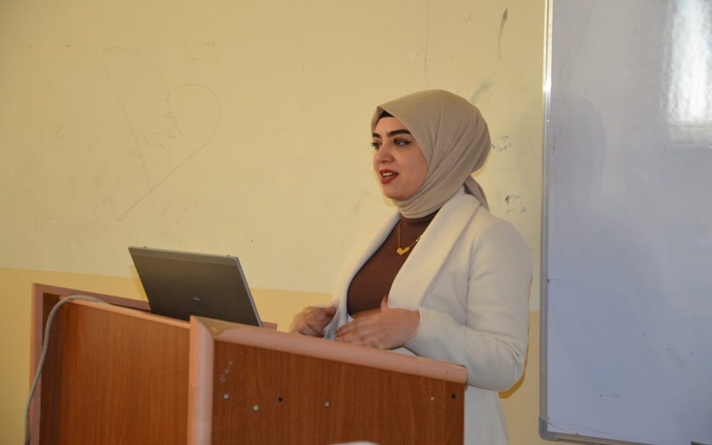 كلية العلوم بجامعة كركوك تقيم حلقة نقاشية عن البكتريا المنتقلة عن طريق الهاتف النقال
