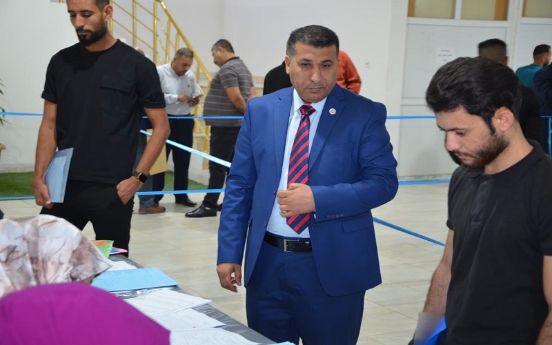 عميد كلية العلوم/ جامعة كركوك يتفقد سيرعملية تسجيل الطلبة الجدد 
