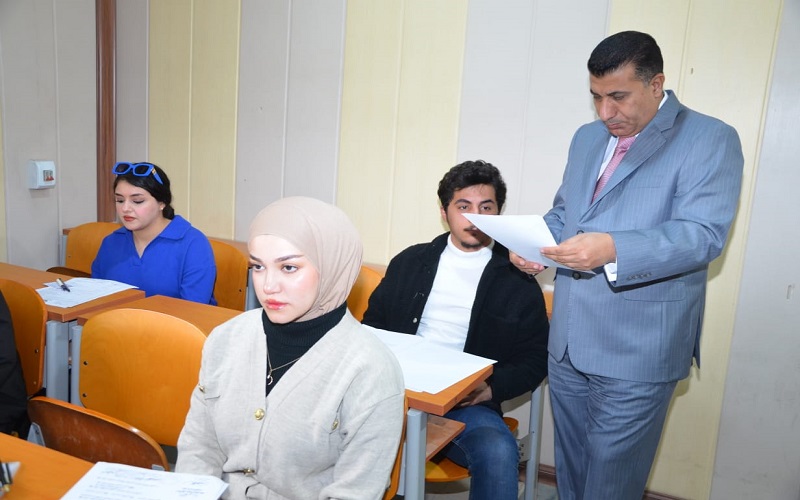 جانب من تفقد السيد عميد كلية العلوم لامتحانات النهائية لطلبة الدراسات الاولية للفصل الدراسي الاول (2023-2024)