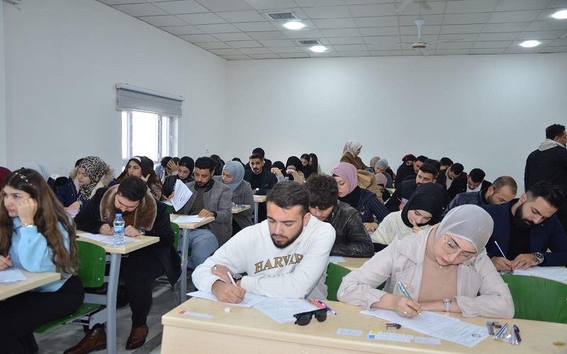 جانب من تفقد السيد عميد كلية العلوم لامتحانات النهائية لطلبة الدراسات الاولية للفصل الدراسي الاول (2023-2024)