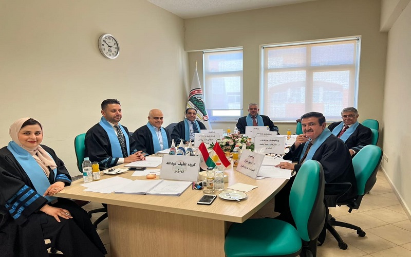 تدريسي من كلية العلوم يترأس لجنة مناقشة أطروحة دكتوراه في جامعة السليمانية