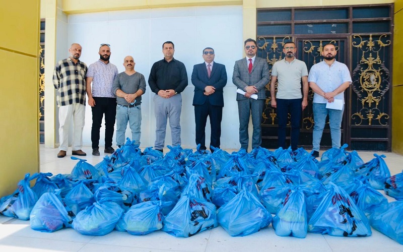 عمادة كلية العلوم توزع سلات رمضانية على طلبة الاقسام الداخلية