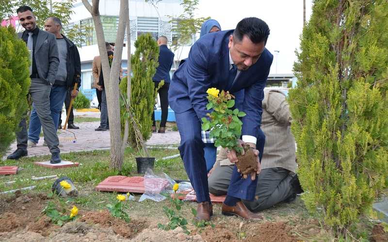 كلية العلوم / جامعة كركوك تنظم حملة تشجير لحدائقها