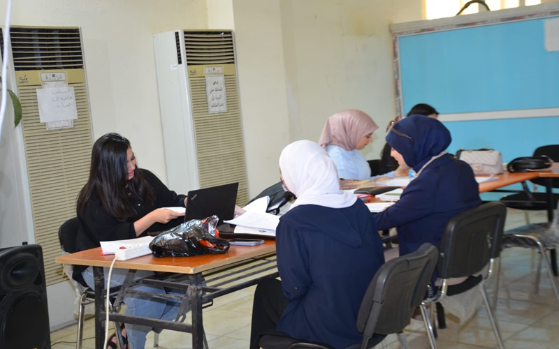 جانب من توافد طلبة كلية العلوم لمكتبة الكلية