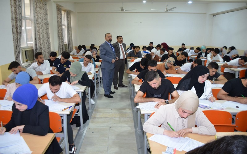 السيد عميد كلية العلوم / جامعة كركوك يتفقد القاعات الامتحانية