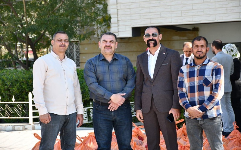 توزيع سلات غذائية رمضانية على العوائل المتعففة