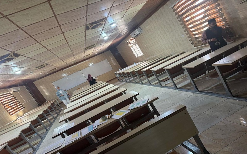 قسم الكيمياء ينهي استعداداته لتهيئة القاعات الامتحانية لاستقبال موعد الامتحانات النهائية للفصل الثاني