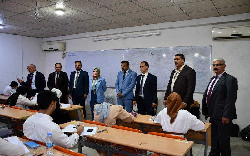 لجنة من رئاسة جامعة كركوك تتفقد سير الامتحانات في كلية العلوم