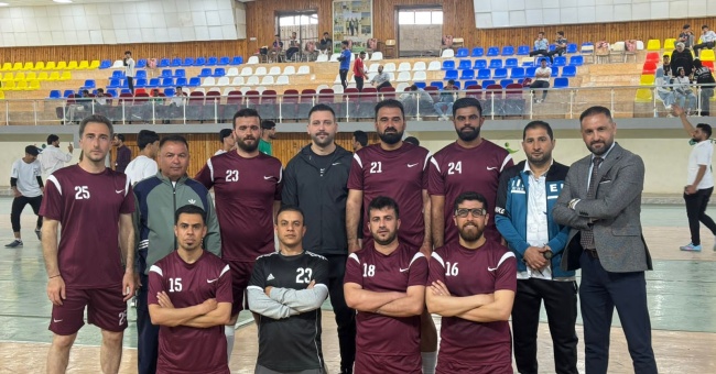 فريق كلية التربية البدنية وعلوم الرياضة من التدريسيين يخوض مباراة ودية مع تدريسيي كلية التربية البدنية وعلوم الرياضة في جامعة تكريت 