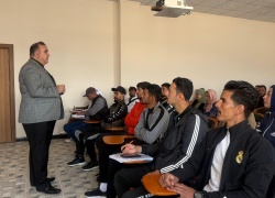 محاضرة نوعية عن تحديد تقنيات المعلومات الحديثة في عملية تدريب الطلبة