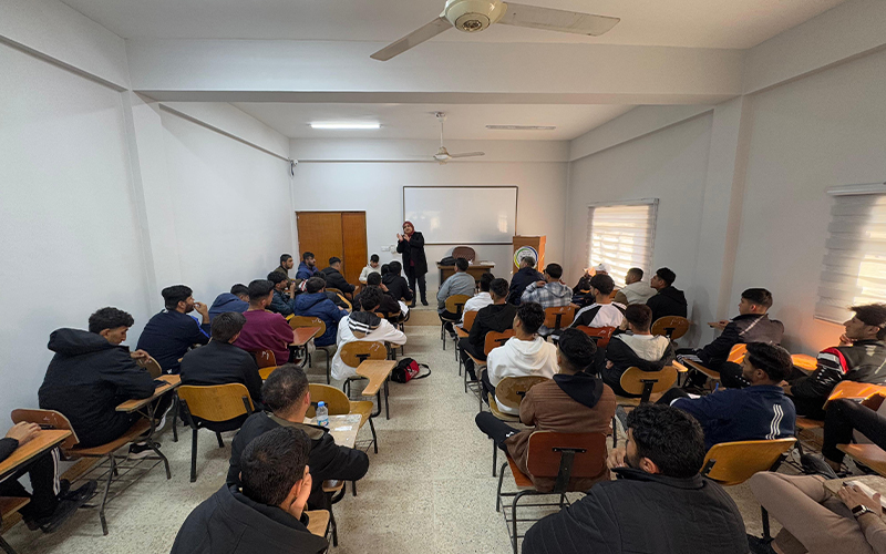 كلية التربية البدنية وعلوم الرياضة تنظم ورشة عمل توعوية عن الإسعافات النفسية 