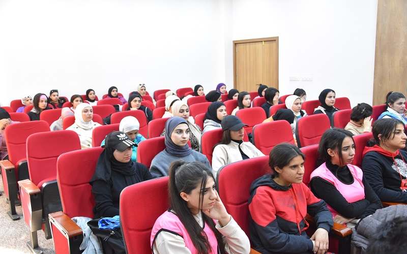 كلية التربية البدنية وعلوم الرياضة  تنظم ندوة تثقيفية توعوية عن جرائم الابتزاز الألكتروني