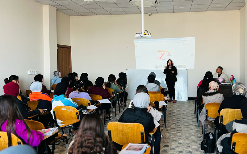 كلية التربية البدنية وعلوم الرياضة تنظم محاضرة نوعية عن اساسيات جهاز عارضة التوازن في الجمناستك الفني للطالبات