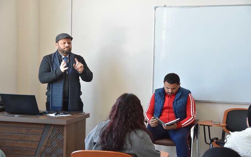 كلية التربية البدنية وعلوم الرياضة تنظم ورشة عمل توعوية عن  طرق دعم الطاقة وتقليل الانبعاثات