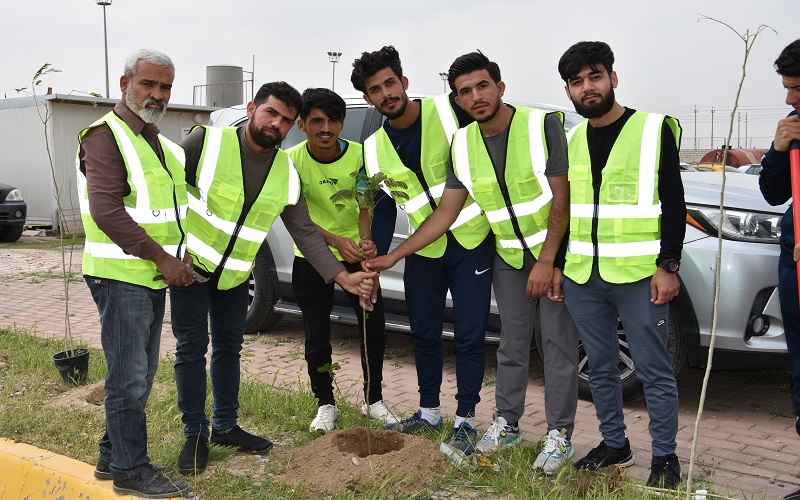 كلية التربية البدنية وعلوم الرياضة تنظم حملة تشجير 