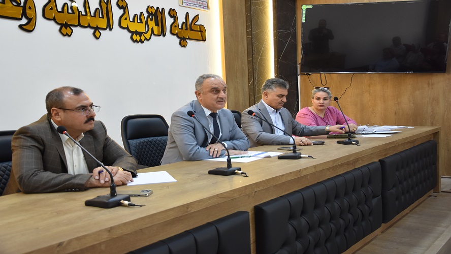 عميد كلية التربية البدنية وعلوم الرياضة يعقد اجتماعا موسعا مع الكادر التدريسي والاداري لمناقشة برنامج الاعتماد البرامجي