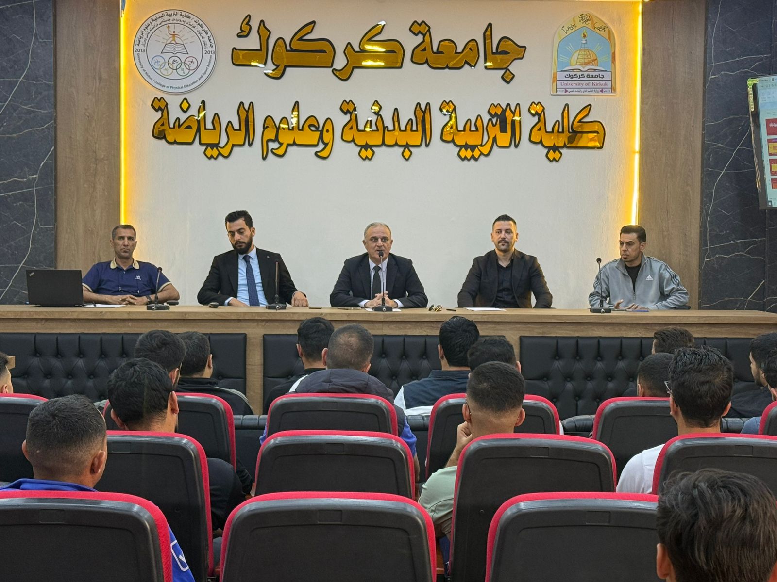 كلية التربية البدنية وعلوم الرياضة تفتتح دورة تحكيمية بالكرة الطائرة بالتعاون مع الاتحاد الفرعي 