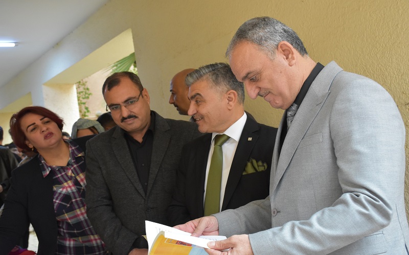 كلية التربية البدنية وعلوم الرياضة تقيم معرضاً للاعمال اليدوية والرسومات الفنية