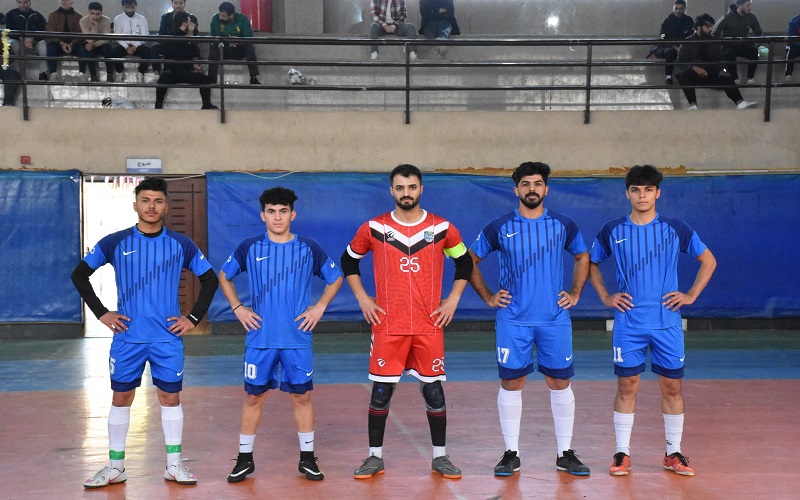 فريق كلية التربية البدنية وعلوم الرياضة يتأهل الى مباراة النصف نهائي لبطولة خماسي كرة القدم لطلبة كليات الجامعة