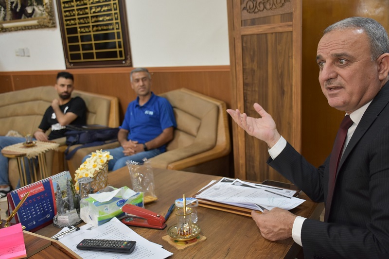 Dean of the College of Physical Education and Sports Sciences receives international referee Hakar Salar Ahmed