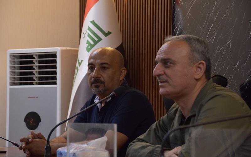 عميد كلية التربية البدنية وعلوم الرياضة يجري اجتماعاً مع الكوادر الوظيفية  