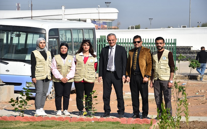 جانب من حملة التشجير لحديقة الكلية لليوم الثالث على التوالي والي شهدت مشاركة فريق من مجلس محافظة كركوك 