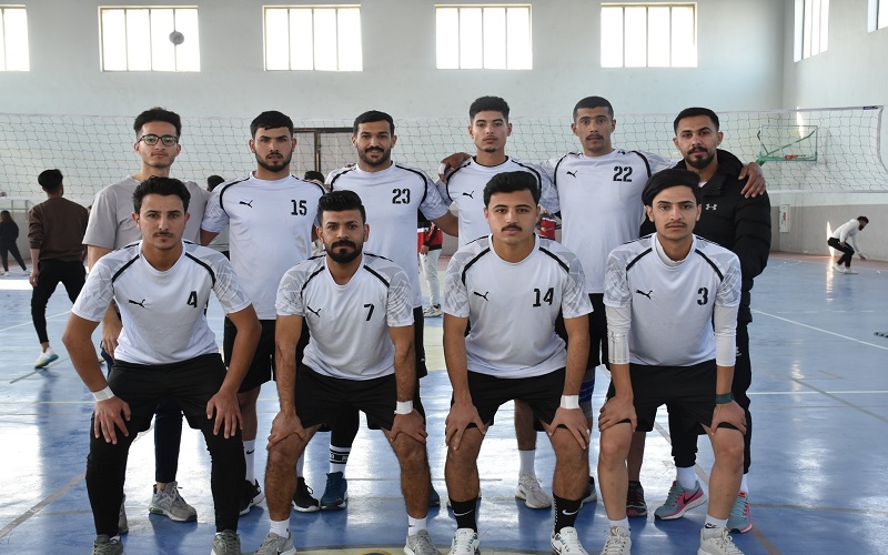 كلية التربية البدنية وعلوم الرياضة تختتم بطولة كرة الطائرة طلاب 